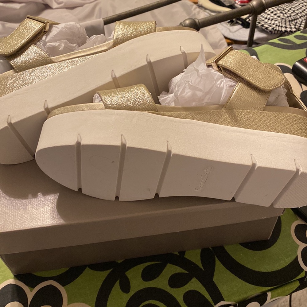 Sandals - Picture 6 of 7